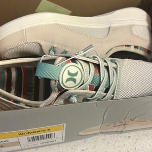 Hurley Women’s Chloe slip on fashion sneakers shoe , White nwt